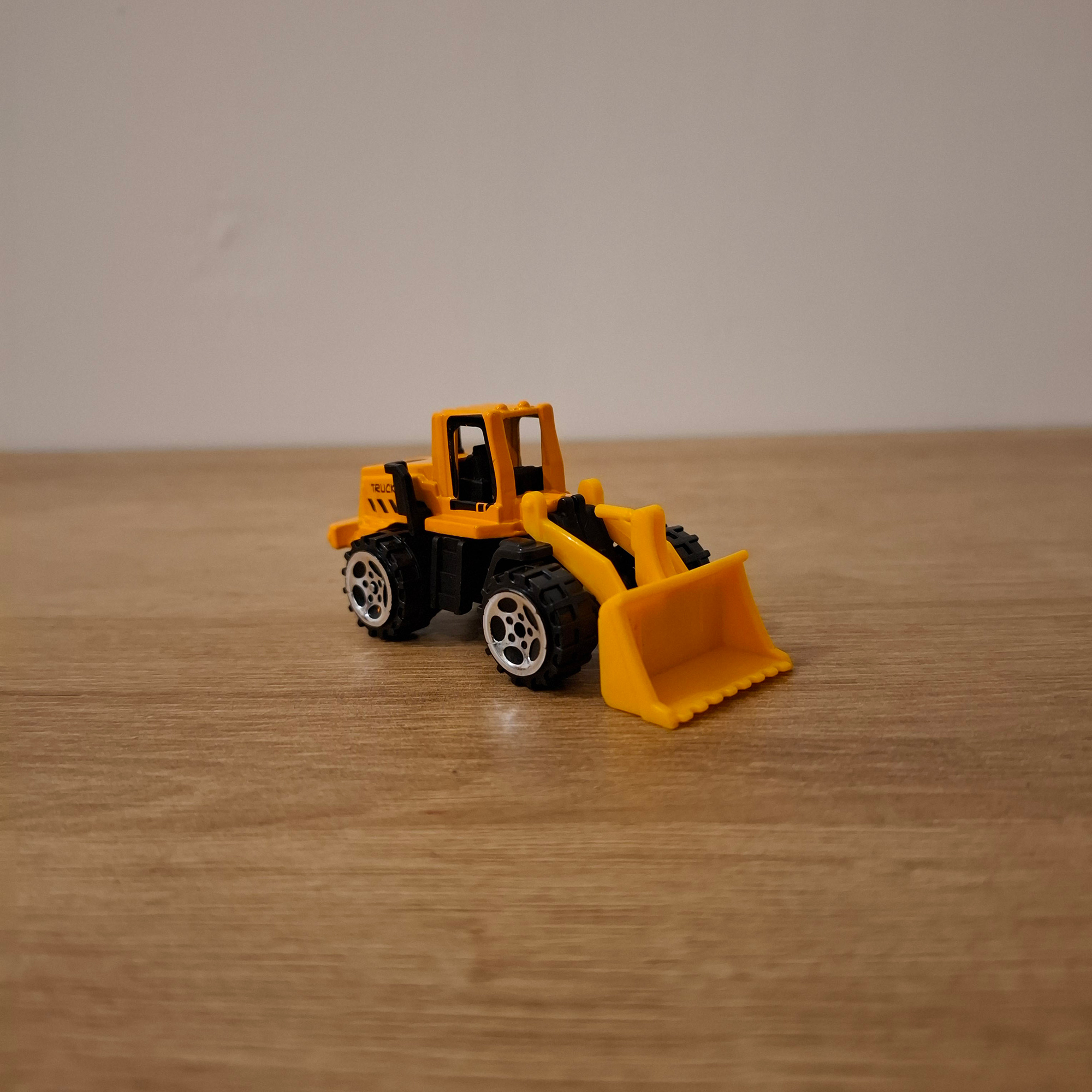 Pala cargadora a escala