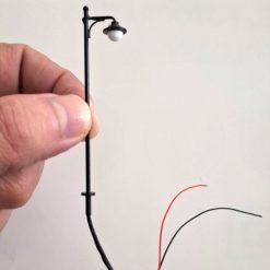 Lámpara farol de piso tipo esfera a escala 1:87 6,5cm