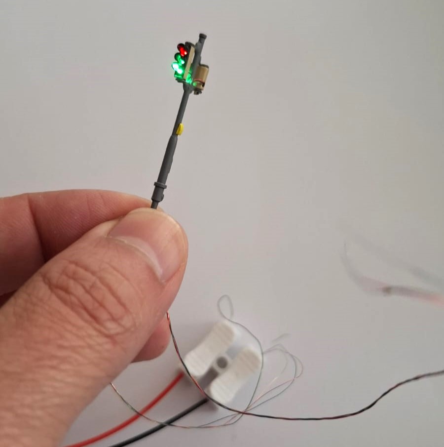 Semáforo para maquetas escala 1:160 con luz led 3,5cm - Imagen 6