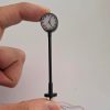 Reloj de piso con luz led a escala para trenes