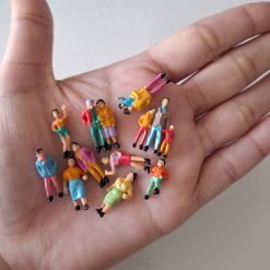 PERSONAS EN MINIATURA