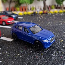 Auto Jaguar a escala