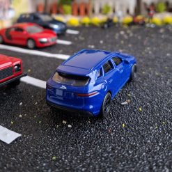 Auto Jaguar a escala