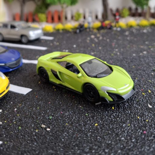 Auto McLaren a escala