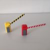 Barrera vehicular para peajes en miniatura
