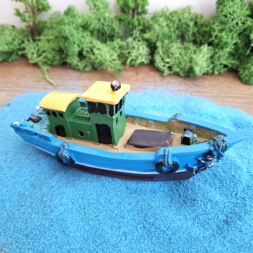 Barco en miniatura azul y verde para maquetas - Imagen 3