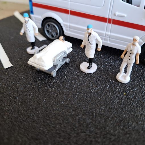 Personal médico miniatura a escala 1:64. - Imagen 2