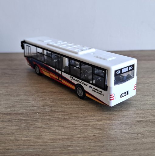 Autobús a escala 1:64