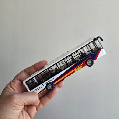 Autobús a escala 1:64
