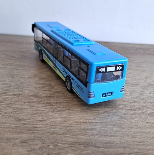 Autobús a escala 1:64