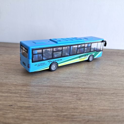 Autobús a escala 1:64