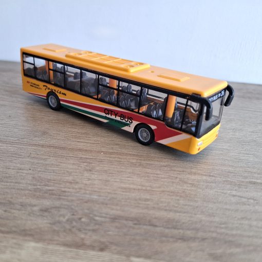 Autobús a escala 1:64