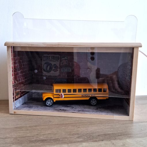 Caja de madera para autos a escala