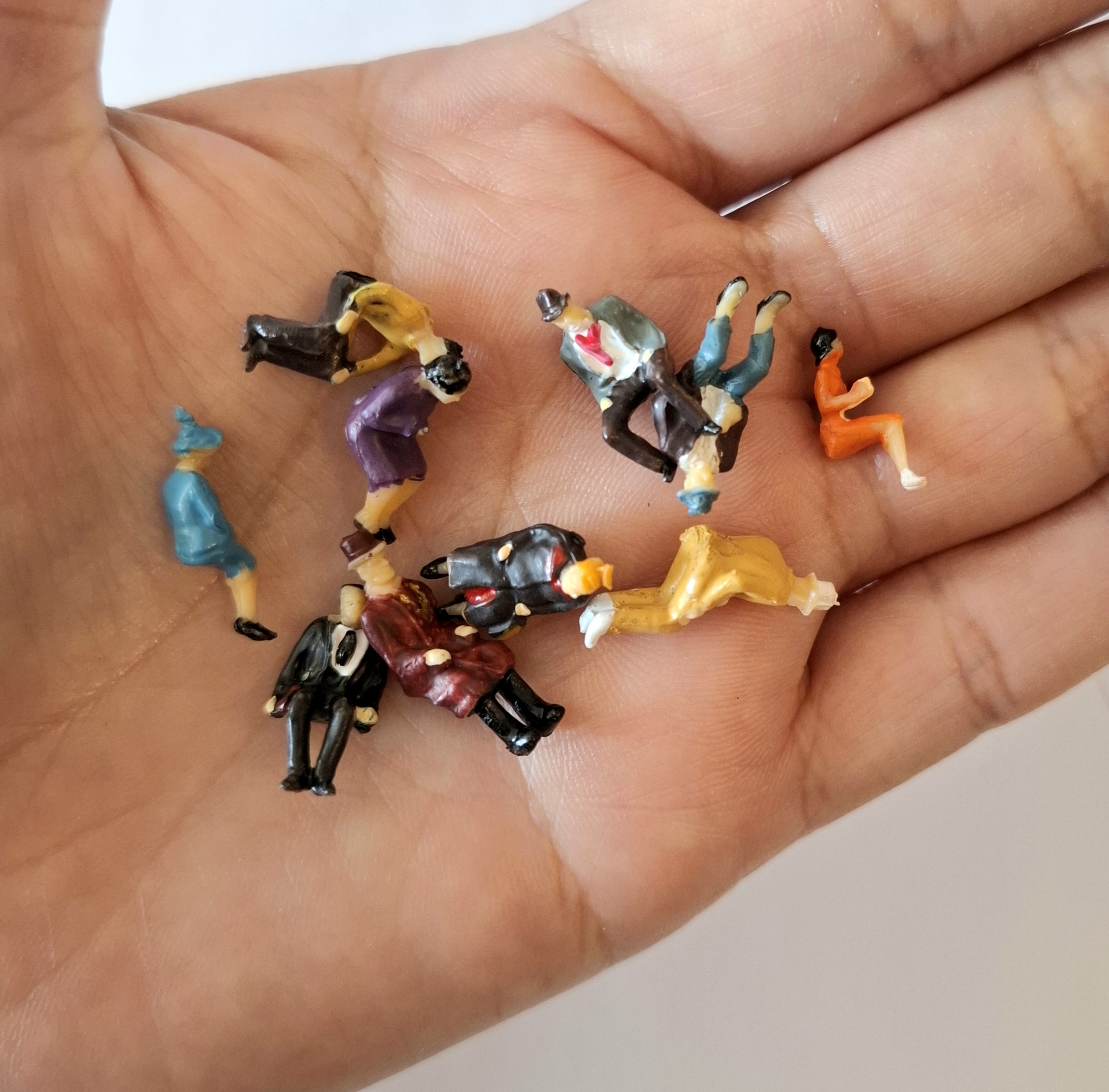 Figuras sentadas a escala 1:87