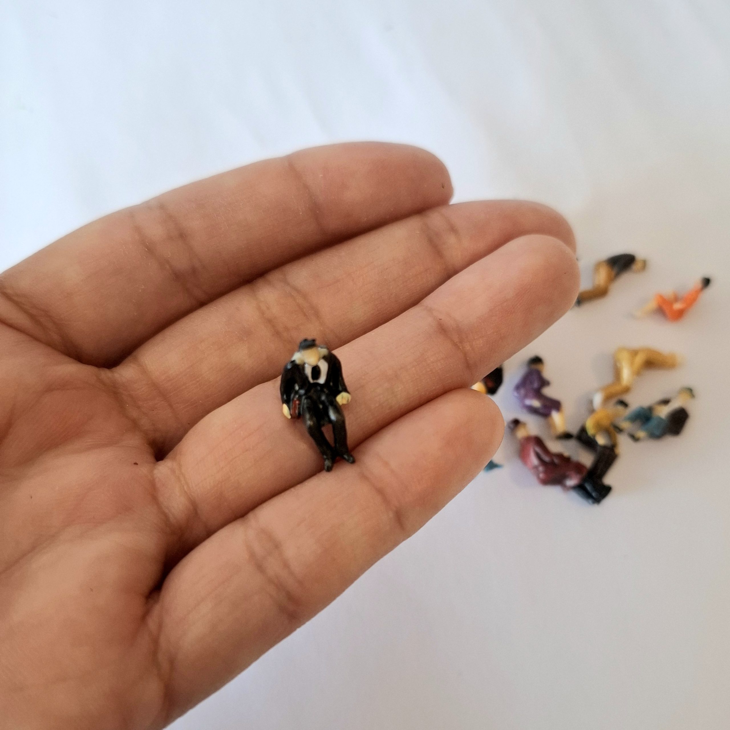 Figuras sentadas a escala 1:87