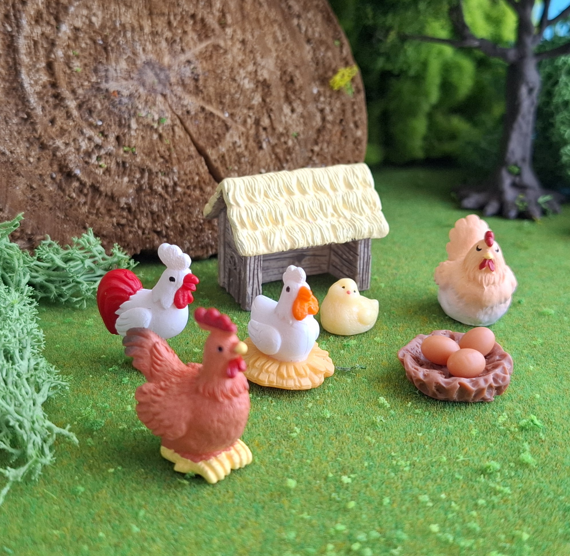 Gallinas y pollos en miniatura